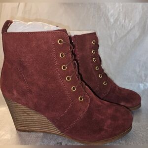 Diba Blake Suede Bootie Burgundy size 8.5